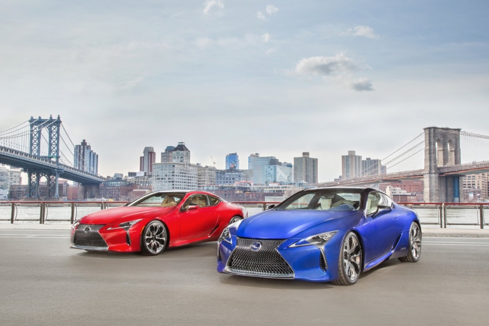Lexus wystartuje na Super Bowl