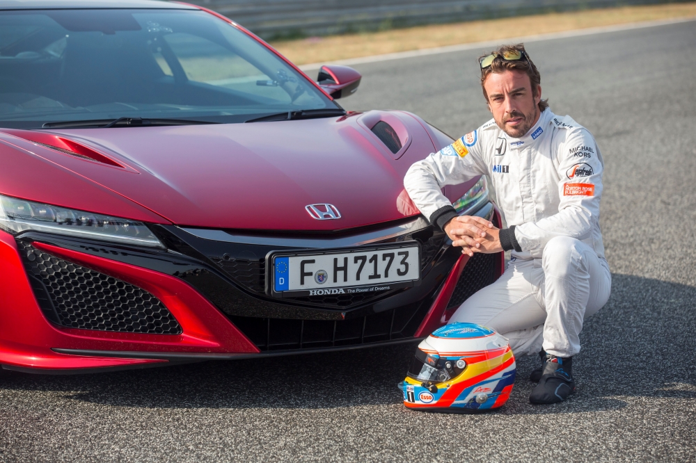 Fernando Alonso daje wycisk nowej Hondzie NSX 