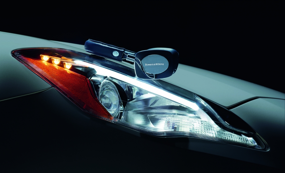 Bowers & Wilkins i Maserati tworzą... słuchawki