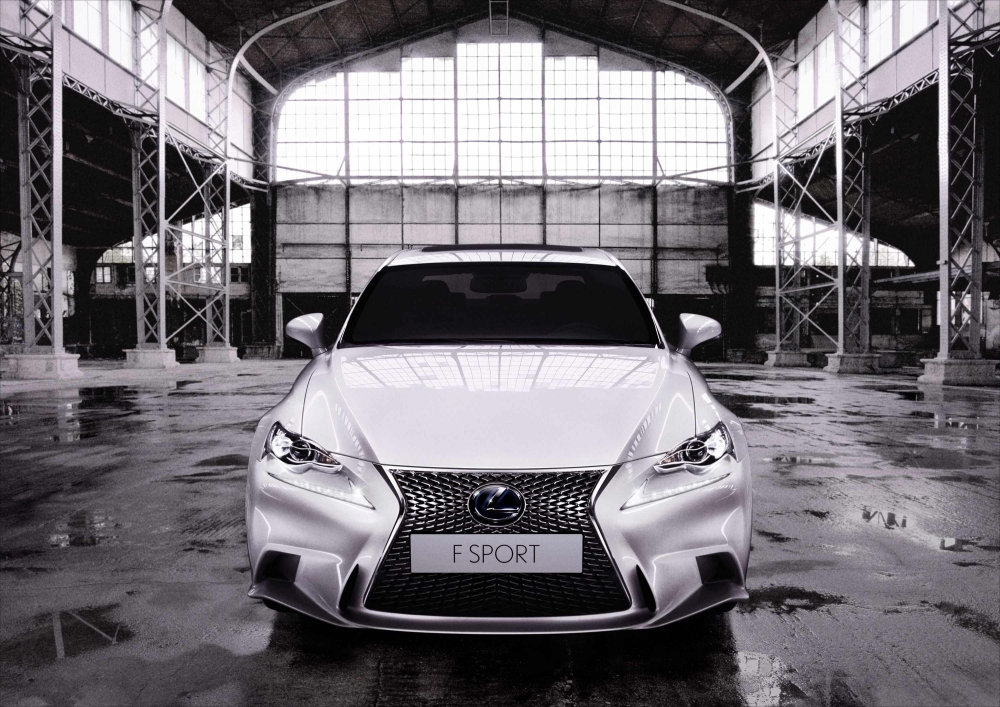 Lexus IS 300h F Sport - hybryda z 