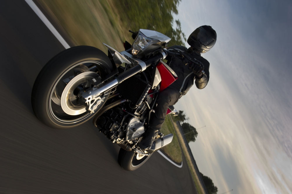 Husqvarna Nuda 900R i 900S z systemem ABS