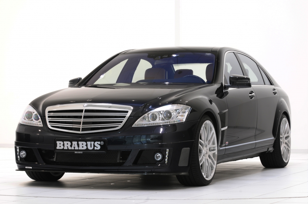 Brabus SV12 R Biturbo 800 - król autostrady