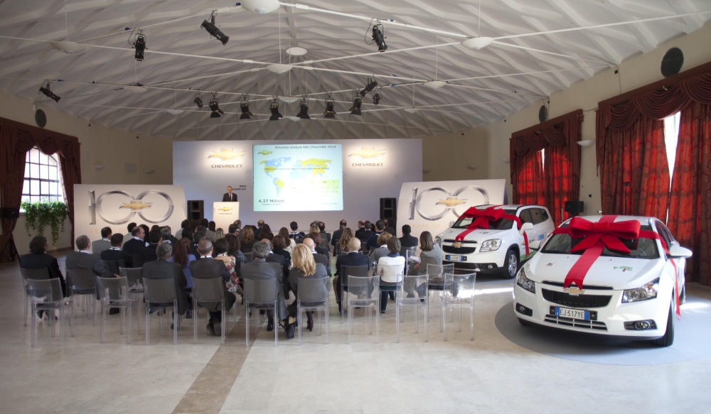 Dziewczyna Bonda składa życzenia Chevroletowi