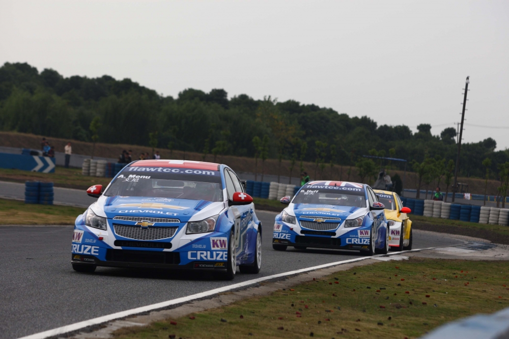 Kolejne podwójne zwycięstwo Chevroletów Cruze