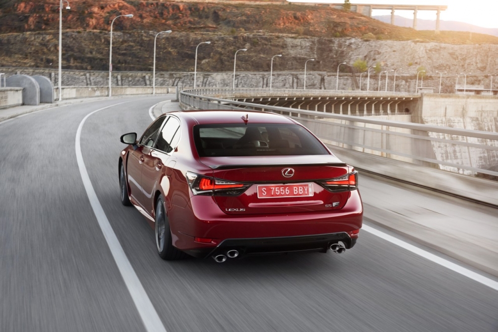 Lexus radzi, jak jeszcze oszczędniej jeździć hybrydą