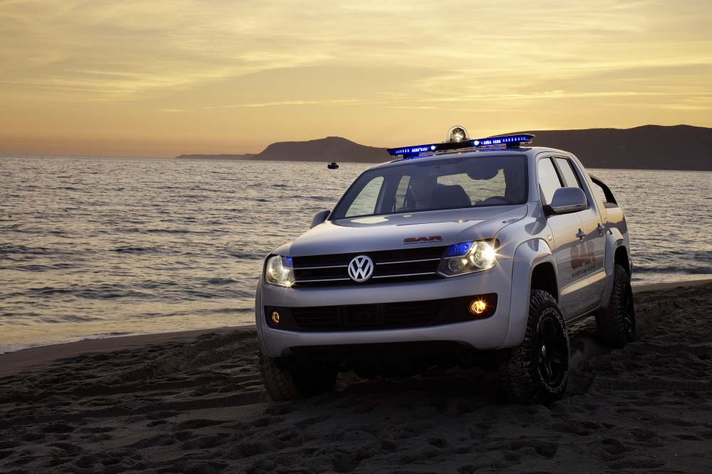 VW Amarok powala komin