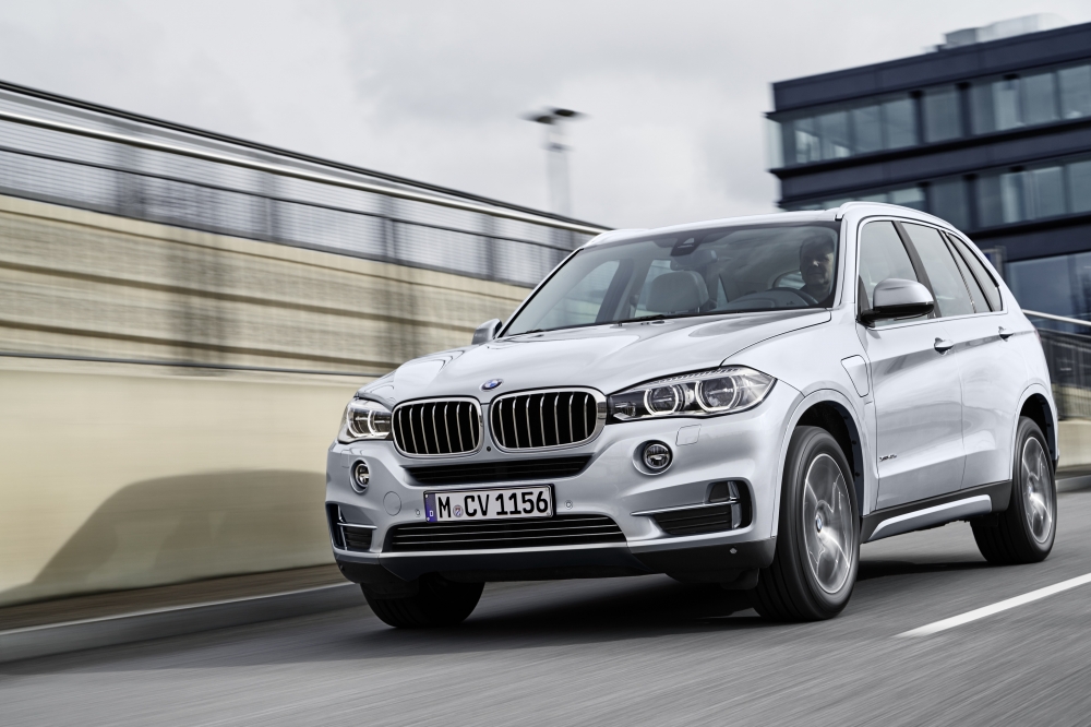 BMW X5 xDrive40e: sportowy charakter i oszałamiająca wydajność