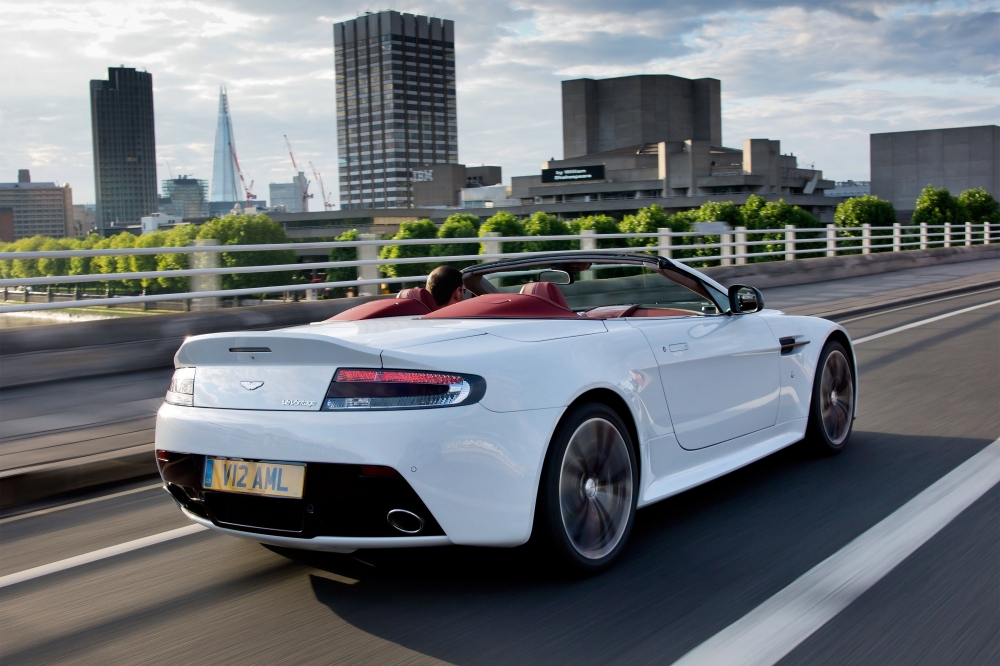Aston Martin V12 Vantage Roadster debiutuje w Londynie