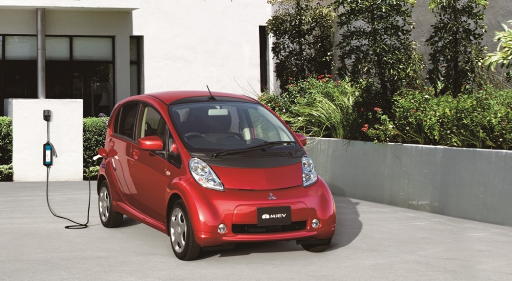 Mitsubishi świętuje dekadę modelu i-MiEV - pioniera elektromobilności