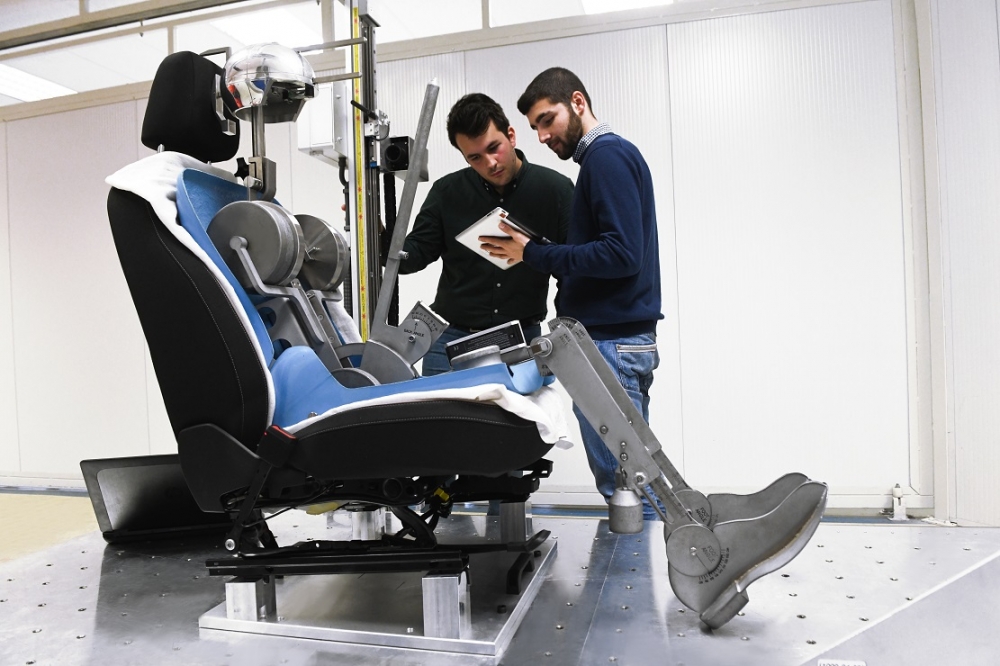 Jak SEAT testuje fotele samochodowe?