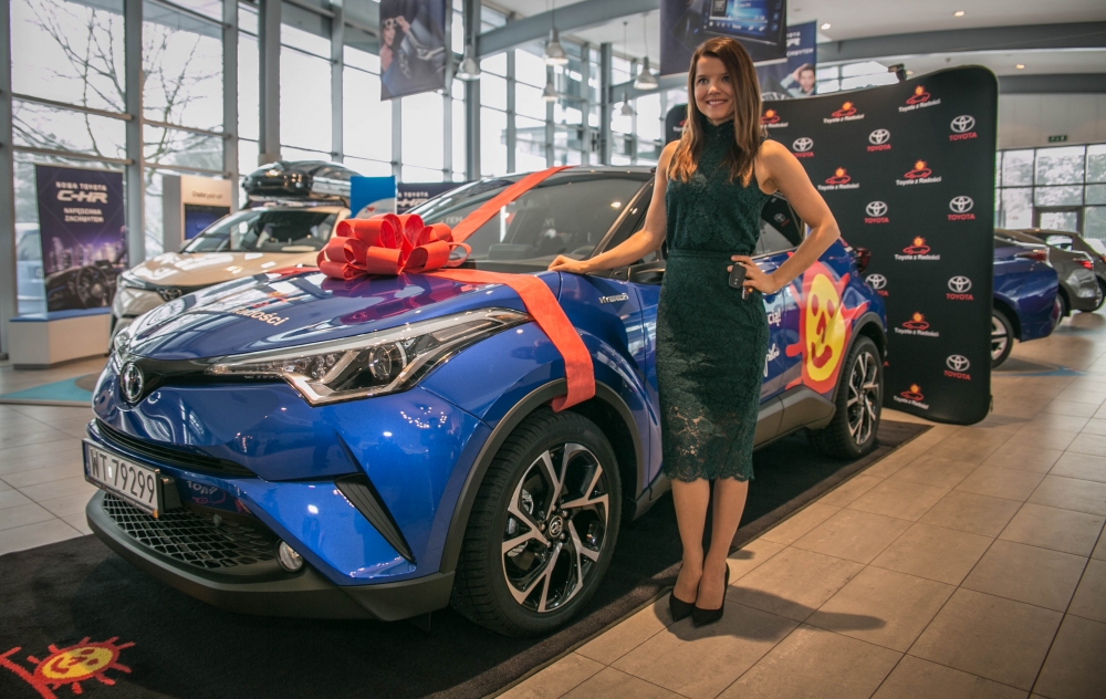 Joanna Jabłczyńska jeździ hybrydową Toyotą C-HR