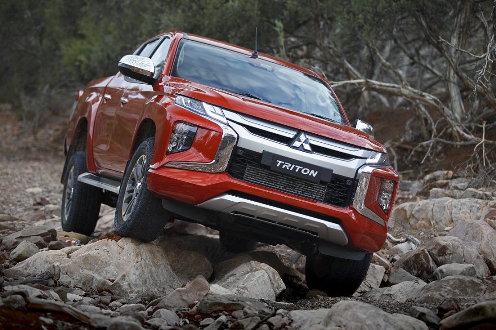 L200 z tytułem Carbuyer