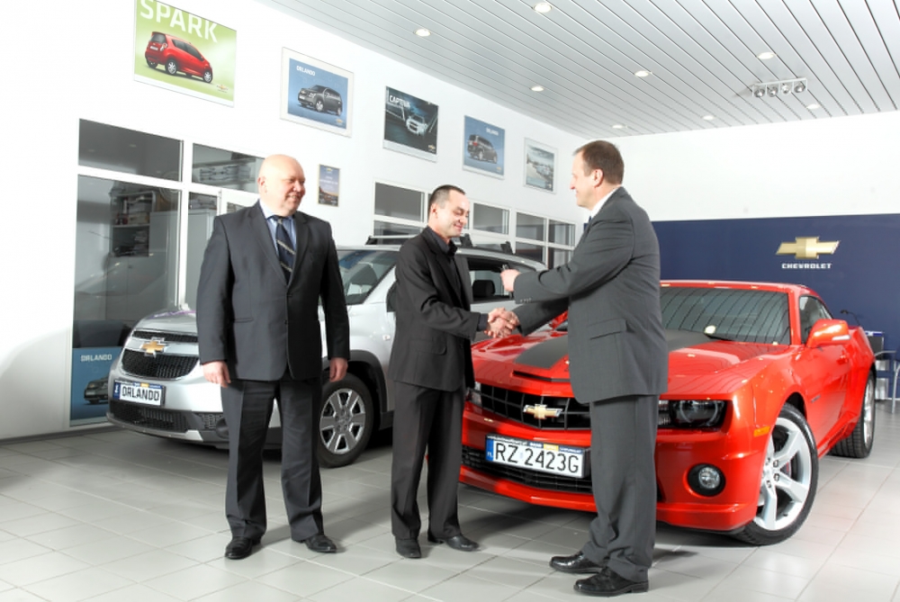 Pierwszy klient w Polsce odebrał swojego Chevroleta Camaro