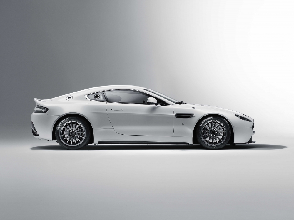 Aston Martin Vantage S 