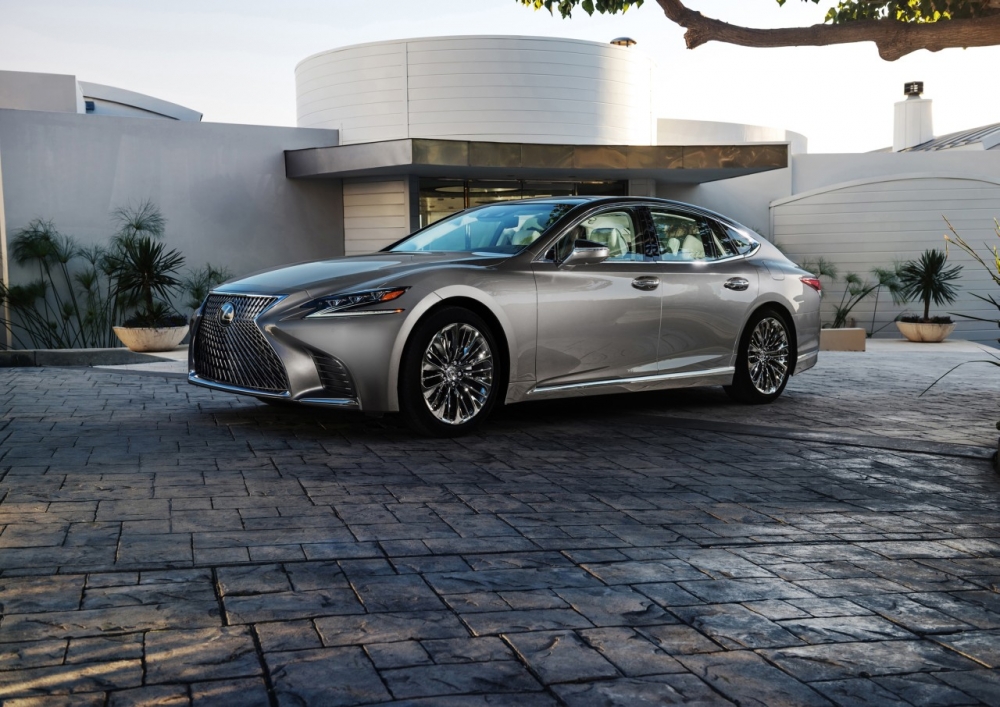 Lexus LF S na dwóch próbach drogowych 