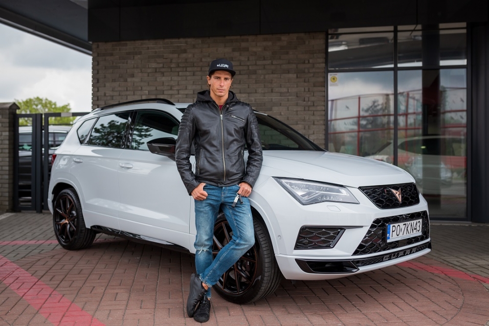Ultratriathlonista Robert Karaś pierwszym Partnerem marki CUPRA