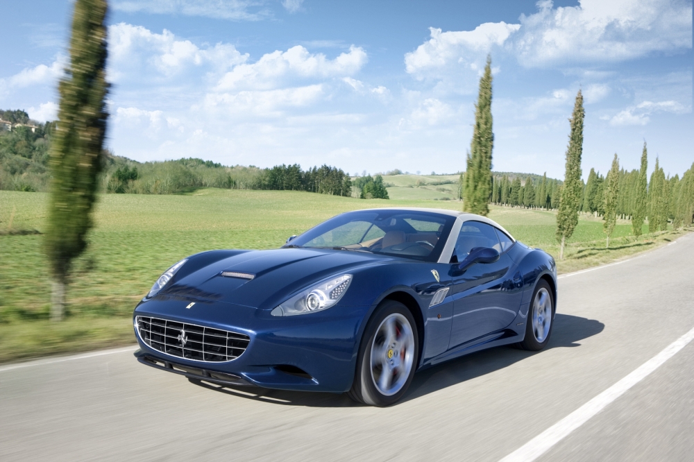 Lżejsze i mocniejsze Ferrari California zadebiutuje w Genewie