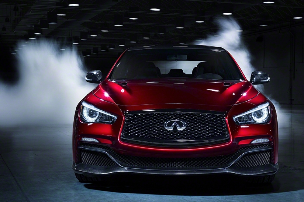 Infiniti Q50 Eau Rouge pobije BMW M3... ceną