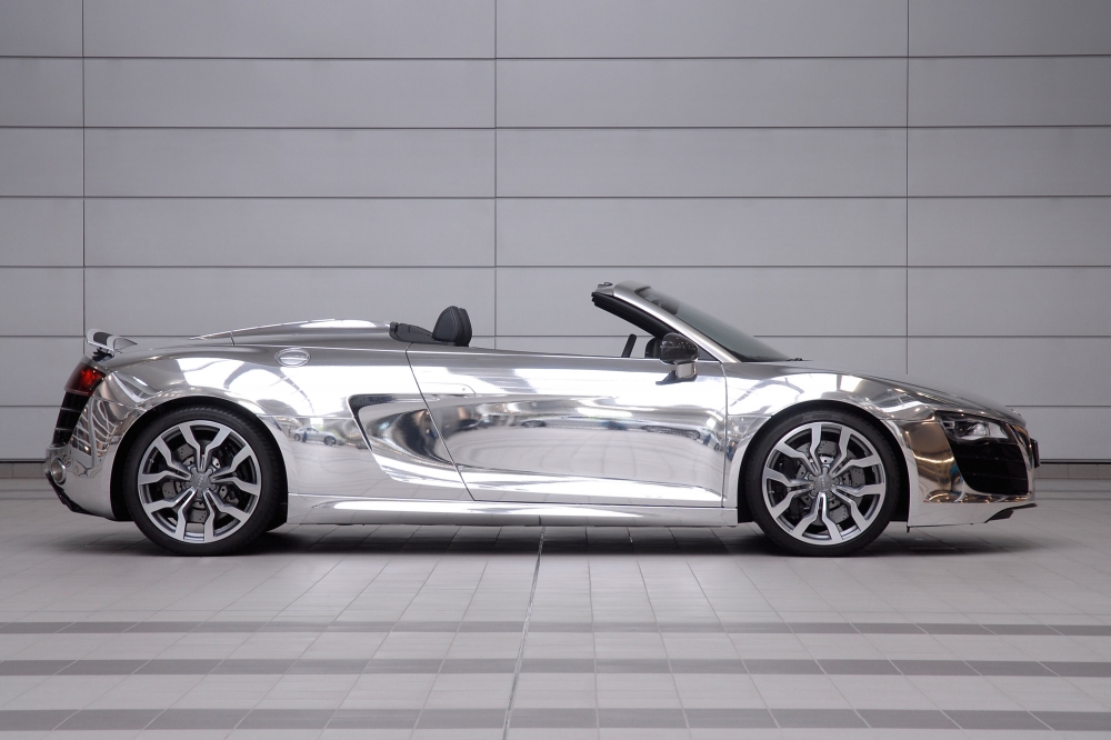 Chromowane Audi R8 Spyder V10 na aukcji u Eltona Johna