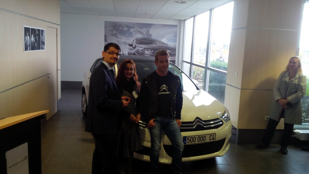 Sebastien Loeb przekazuje kluczyki do modelu C4 nr 500000