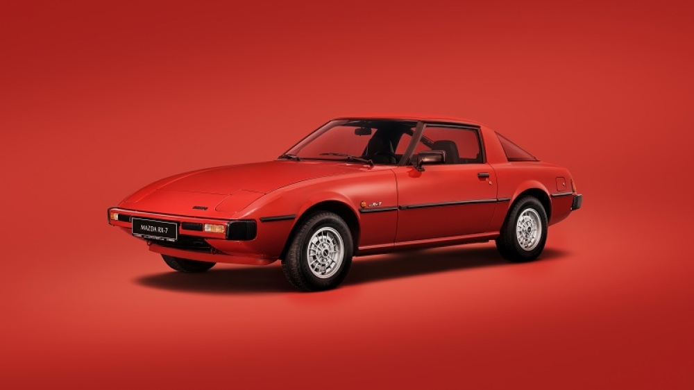 Mazda RX-7: nowa definicja radości z jazdy z silnikiem Wankla