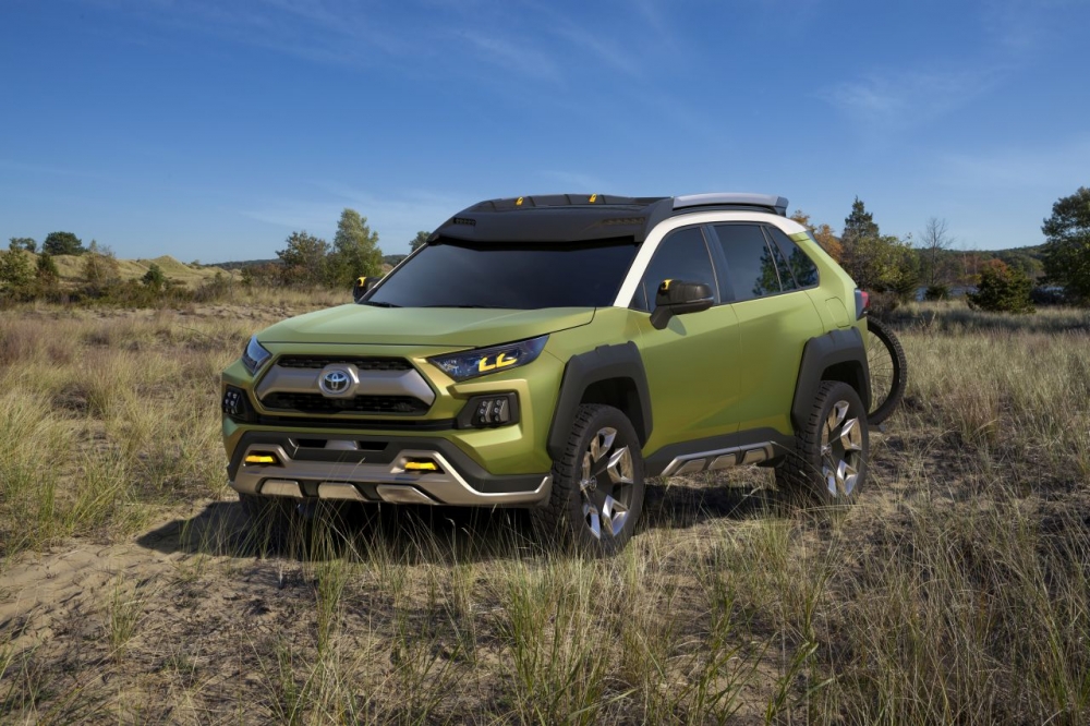 Premiera Toyoty FT-AC na targach w Los Angeles