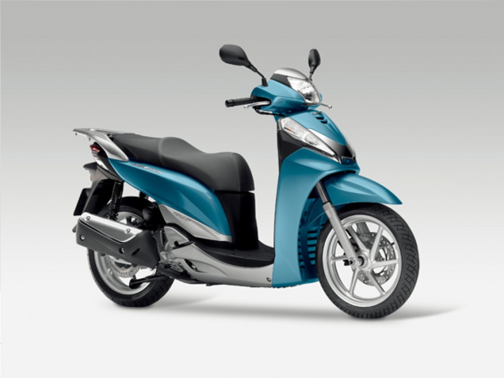 Honda SH300i z oponami Metzeler FeelFree