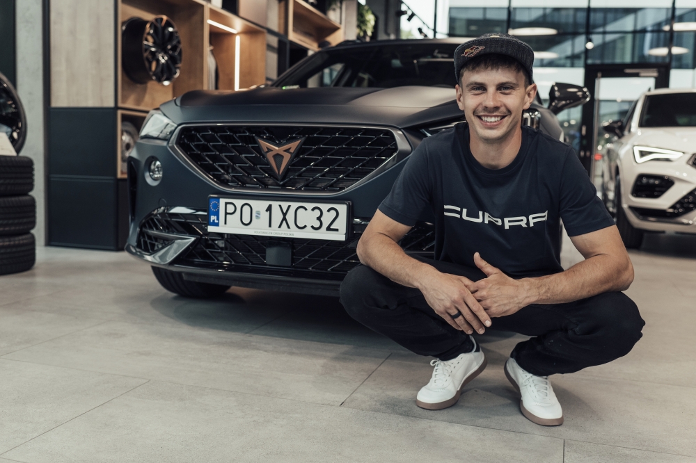 CUPRA stawia na emocje. Marka rozpoczyna współpracę z nowym Partnerem