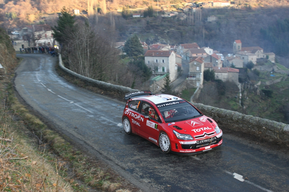 Latvala prowadzi po dziesiątym OS-ie, Loeb nadrabia