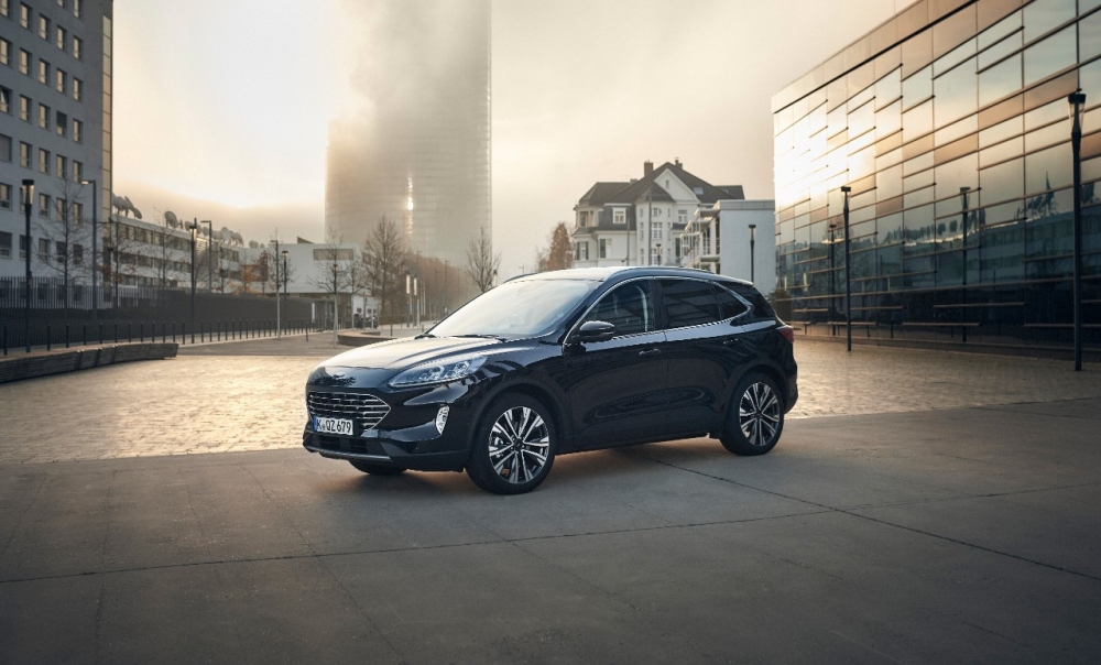 Nowy Ford Kuga Hybrid FHEV [FILM]