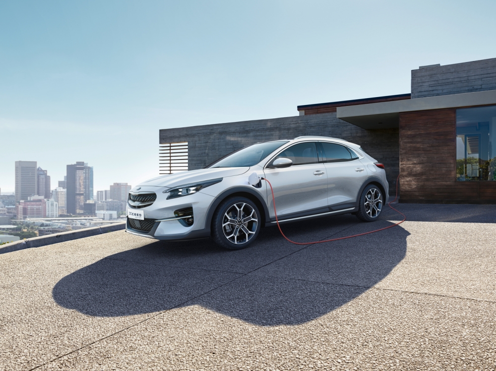 Kia Ceed kombi i Kia XCeed są już dostępne w wersji hybrydowej [CENY]