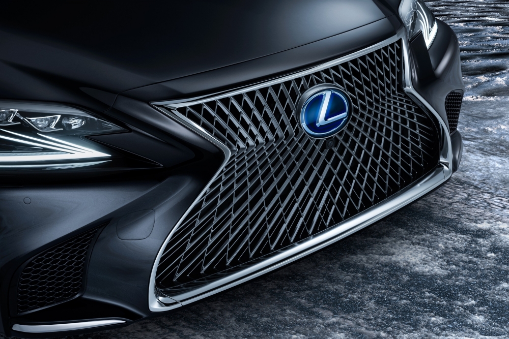 Tak jeździ półautonomiczny Lexus LS