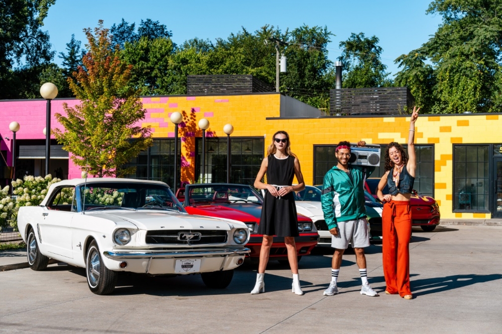 Ford USA zaprasza fanów Mustanga do zabawy Best Stang Decade - nagrodą za najciekawsze przebranie jest dwuletni najem najnowszego Mustanga GT