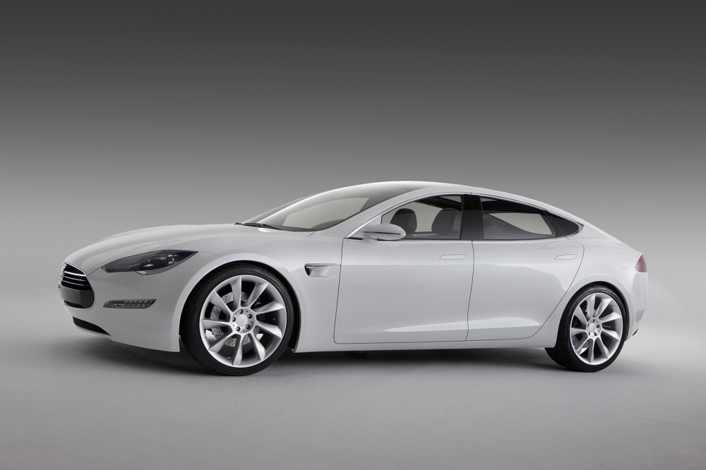 Tesla S na rynku w 2012