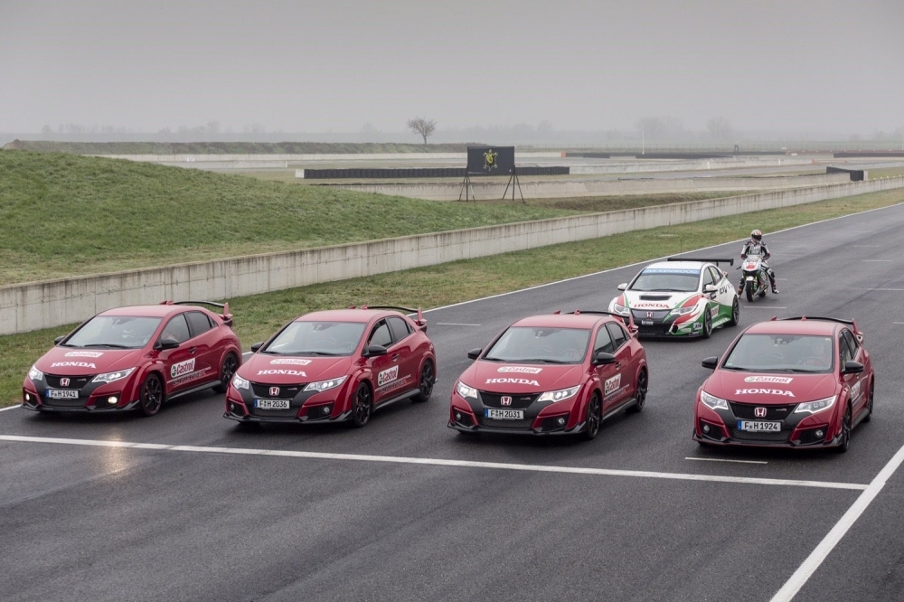 Honda demonstruje sportowy rodowód modelu Civic Type R