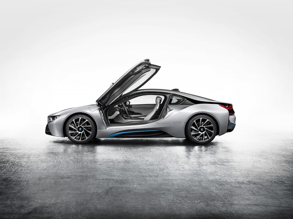BMW i8 najlepiej sprzedającą się hybrydą sportową