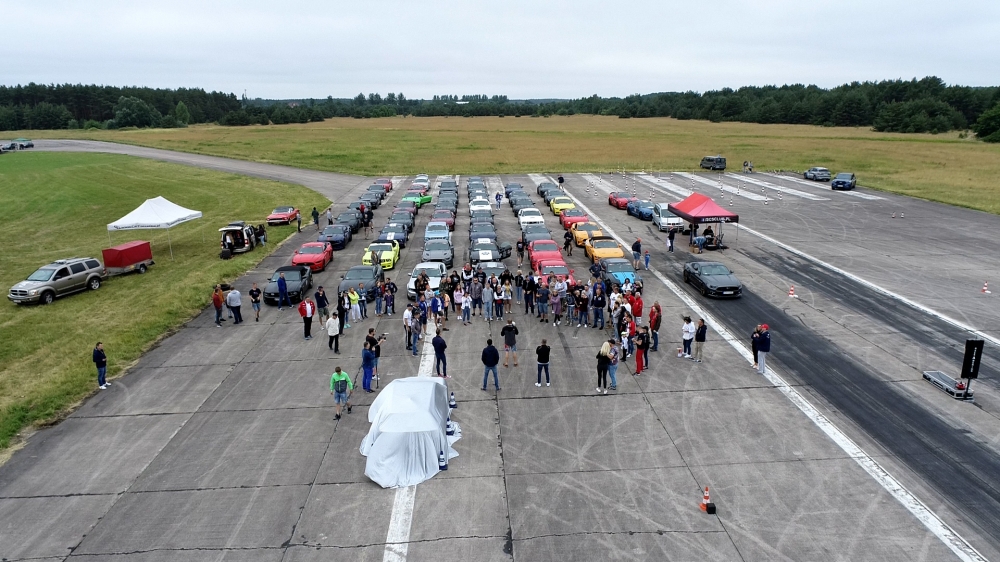 Ford Mustang Mach-E spotyka “petrolheadów”. Wyjątkowe testy elektrycznego Forda na Mustang Race 2021