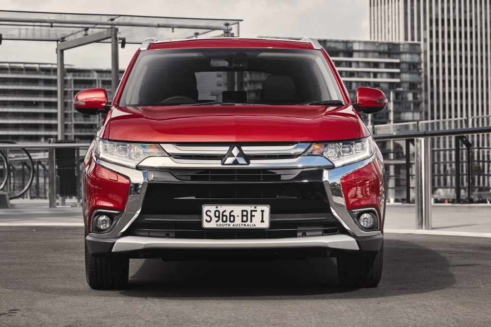 Mitsubishi Outlander 2016 w finale Best Buy Kelley Blue Book