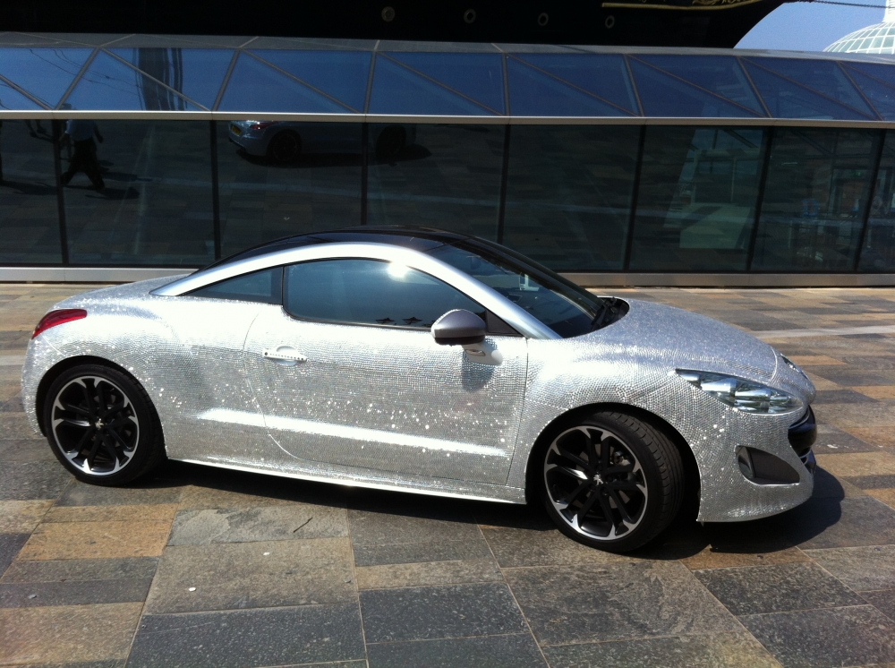 Bling, bling, czyli diamentowy Peugeot RCZ