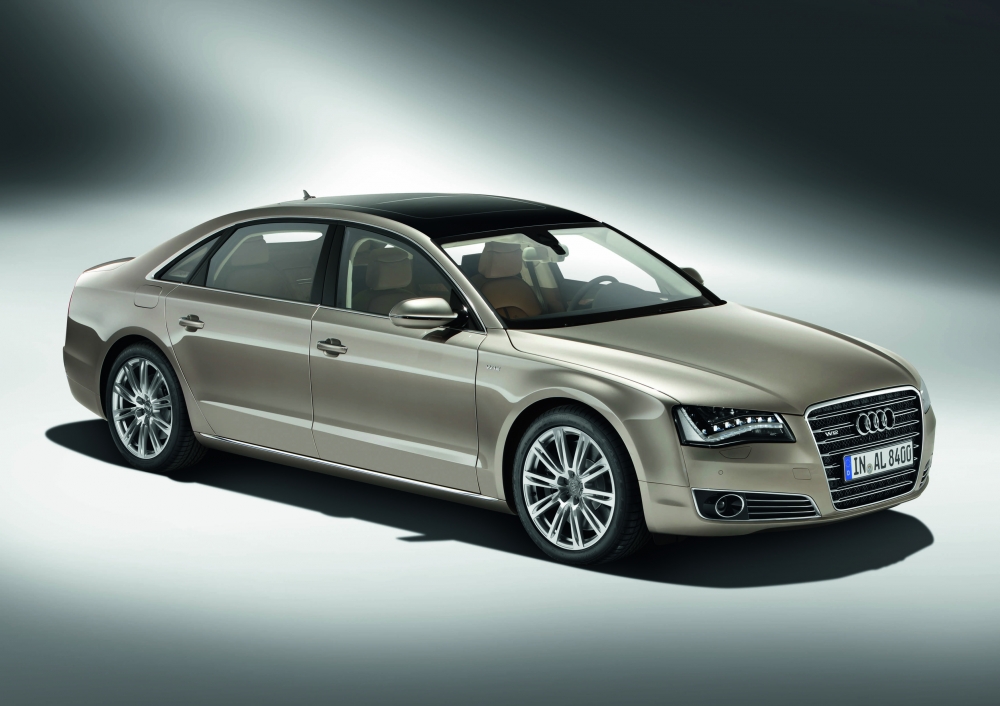 13 dodatkowych centymetrów Audi A8 L W12