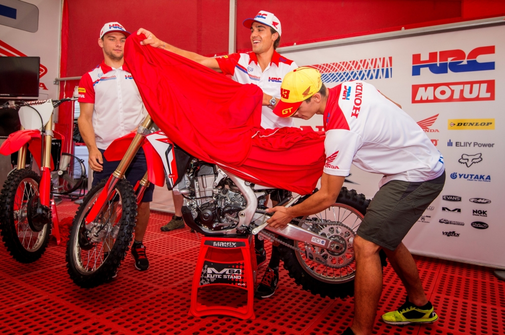Zespoły fabryczne Hondy odsłoniły modele CRF 2017