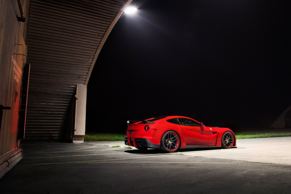Szersze i mocniejsze - Ferrari F12 Berlinetta od Novitec Rosso