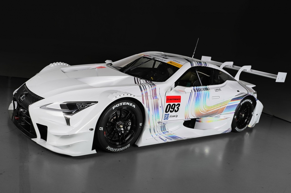 Lexus LC GT500 na torze Autopolis