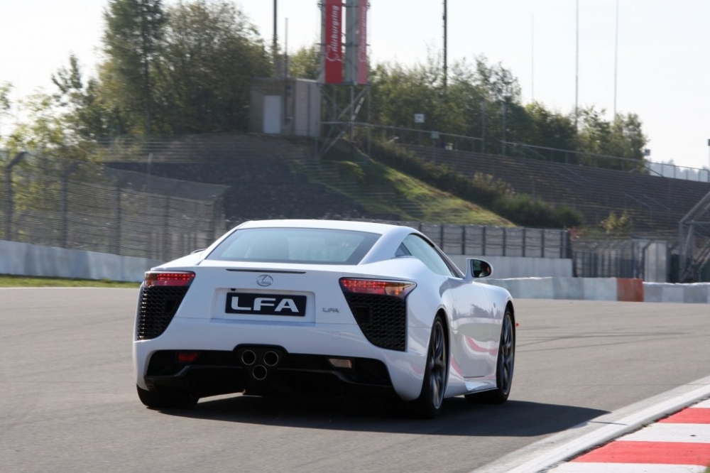 Kosmiczne technologie w sportowych Lexusach