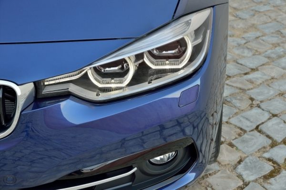 Mercedes dla staruszków, BMW dla młodych