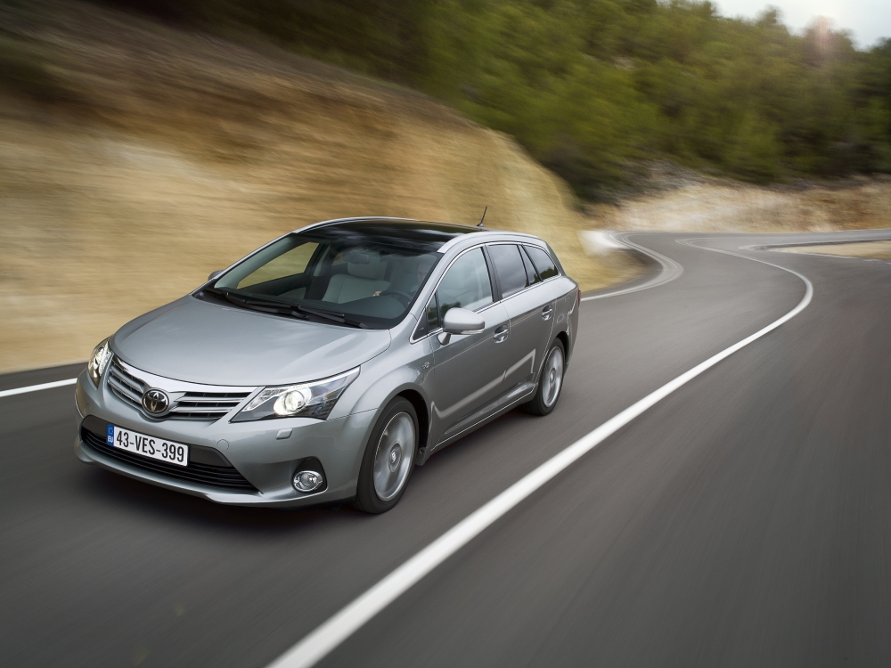 Odmłodzona Toyota Avensis - premiera w polskich salonach