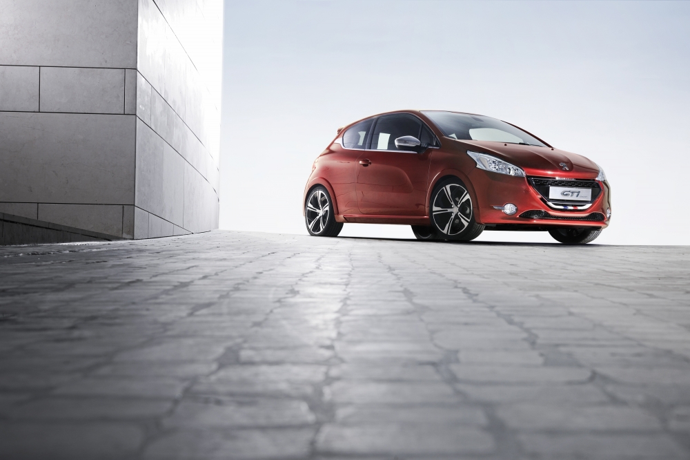 Koncepcyjne modele Peugeot GTi i XY w Genewie