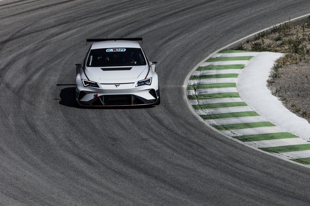 Co kryje w sobie CUPRA e-Racer?