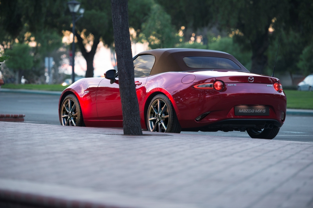 Na czym polega recepta na sukces Mazdy MX-5?