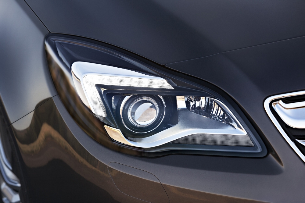 Opel Insignia z nową twarzą